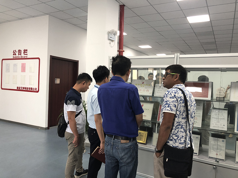 新加坡客户考察艾伊科技车间